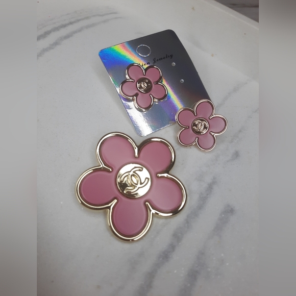 Pink Flower Earrings and Brooch Set🩷🌸 - Picture 3 of 5